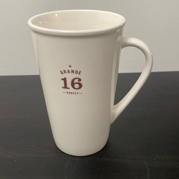 2010 Starbucks Grande 16 Oz - Picture 1 of 7